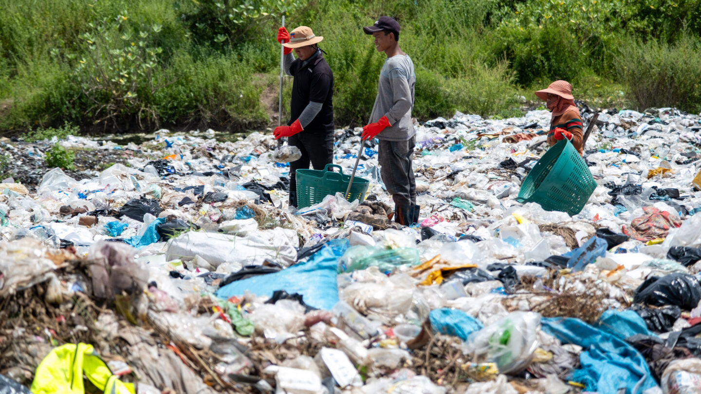 16 9 Cam Publications Swm